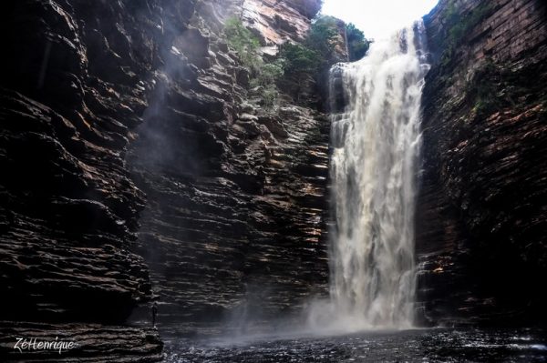 Cachoeira do Buracão com muita água